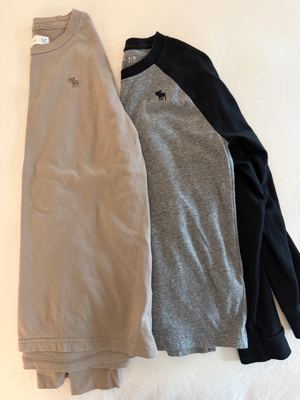Abercrombie Kids Boys Long Sleeve Shirt Bundle Size 9/10 Gray Raglan & Taupe Tee